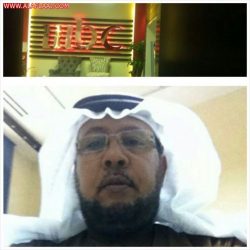 زوار يتفاجؤون بطالب يجوب أروقة المستشفى بحثا عن زميله المصاب