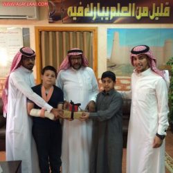 محافظ الأفلاج يلتقي طلاب المعهد العلمي ومعلميه