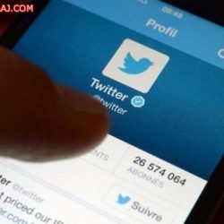 بالصور..اﻷمطار تتسبب في اقتحام مركبة مسافر أحد ورش البديع.. والمواطن المطبات هي السبب