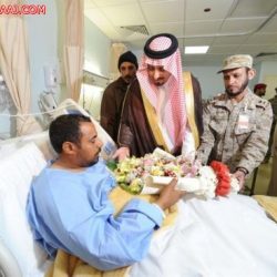 بالصور.. وزير الصحة في أول ظهور له يكرم حارسة أمن‏ أنقذت 7 منومات بمستشفى من موت محقق