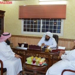 الطالب عبود مخاطباً كرسيه المتحرك بعد سيارته الفاخرة  “وداعية يا آخر لحظة تجمعنا”