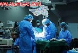 أعمدة إنارة تقطع الكهرباء عن أهالي الأحمر