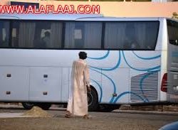 انقلاب شاحنة محملة باﻷخشاب في نزلة الجويفا ونجاة قائدها