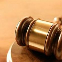 قائدوا  الشاحنات بطريق الأحمر : تجاوزات للأنظمة المرورية واستهتار بالأرواح البشرية