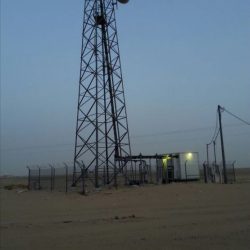 مواطن يسجد شكراً لله بعد نجاته من حادث بالأفلاج
