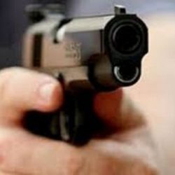 بمتابعة مدير الشرطة وفي وقت وجيز القبض على المتسبب في مقتل شقيقه