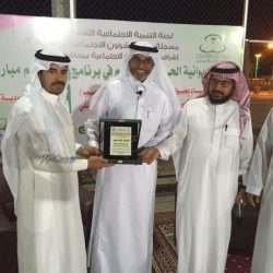 بالصور مسجد الإمام مالك يقيم إفطار العيد