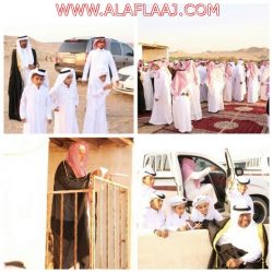 بالصور : محافظ الأفلاج يعايد المرضى المنومين
