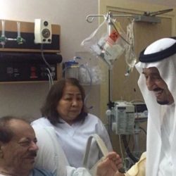مدير تعليم الأفلاج يطمئن على معلم وأبناءه أصيبوا في حادث مروري