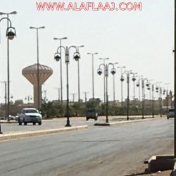 معلم يقطع إجازته المرضية في الأفلاج لإكمال خطته التعليمية