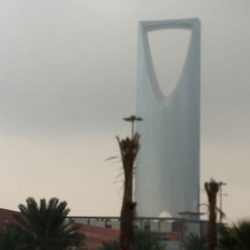 محافظ الأفلاج يوجه الجهات المختصة بتنظيف الأودية ومجاري السيول وتتبع الحالة الجوية