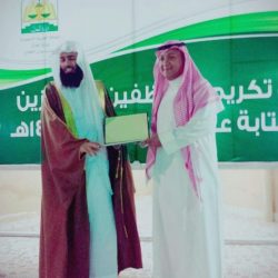 مواطن بالأفلاج توقف لمساعدة مسافرين فاهدوه جيب جي إكس ار ٢٠١٦