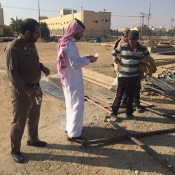 مركز الأحمر الانتخابي يقيم ورشة عمل عن الاقتراع للعاملين بمركز الانتخاب