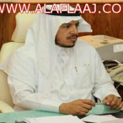 نجاة سائق سيارة ألبان ومرافقه من حادث مروري مروع في الأحمر
