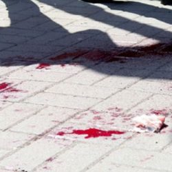 إصابة عشريني بطعنة في الظهر وطلقة نارية