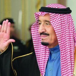 مدير المستشفى على السرير الأبيض