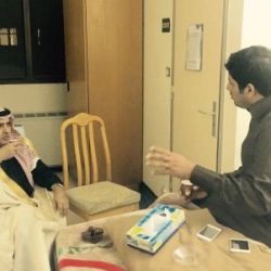 مدير المستشفى على السرير الأبيض