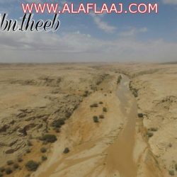 بالصور : شلالات وسيول الأحمر  تجذب الأهالي والمتنزهين للاستمتاع بها