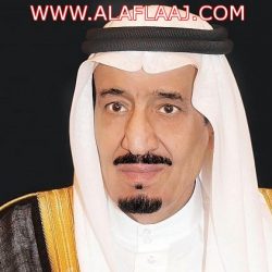 الأستاذ خالد المحيميد يقدم برنامجاً تدريبياً لطلاب ثانوية اﻷحمر
