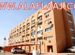 مدير تعليم الأفلاج يطمئن على قائد المدرسة تعرض لطعن على يد طالب