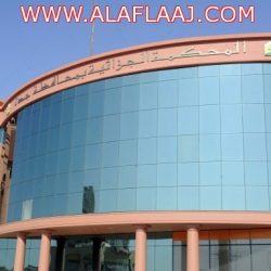 في تحدي مع اصدقائه على صعود جبل .. لكن شاهد المفاجئة المرعبة التي كانت تنتظره