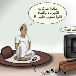 العمل على صيانة طريق الأفلاج الأحمر بعدد من المشاريع