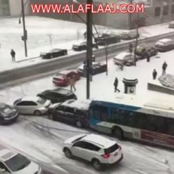بالصور سقوط أحد أعمدة كهرباء الضغط العالي في الأحمر