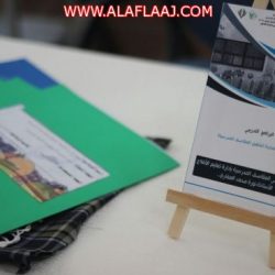 موجة غبار تشل حركة السير في الأفلاج