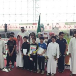 بعد أن أحرق أمه هندي يعلن إسلامه بالأفلاج