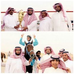 مهني الأفلاج يُكرم مديره السابق