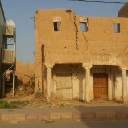 أمانة عامل تعيد جهاز محمول لصاحبه بعد سفره والمواطن يعد بتكريمه