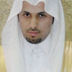 بالصور : مدرسة ابتدائية تحفيظ الأفلاج تكرم الأستاذ عبدالله الزير
