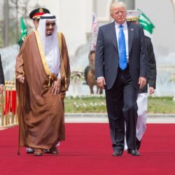 بالصور : ابتدائية أحمد بن حنبل تكرم معلمها المتقاعد وطلابها المتميزين وتخريج طلاب الصف السادس