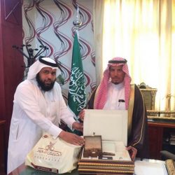 محافظ الأفلاج يستقبل الرحالة الباكستاني محمد بخش