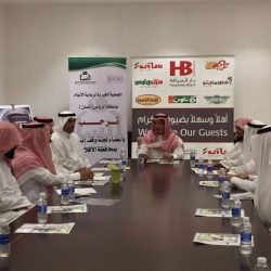 انطلاق حملات تعاوني الأحمر إلى مكة ورئيس مجلس إدارة الصحيفة يلتقي بها في مكة