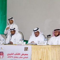 بلدية الهدار تزيل زحف الرمال الصحراوية على طريق الهدار الهمجة