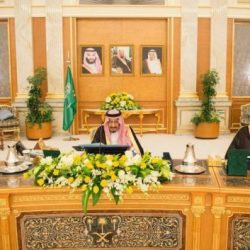 الدفاع المدني يباشر حريقًا في مستودع بمستشفى الأفلاج