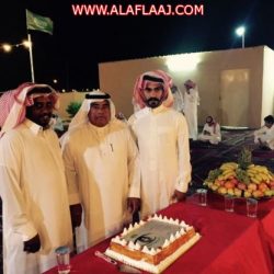 محافظ الأفلاج يكرم ناصر آل بازع