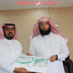آل حسين يطلع على مخطط نادي الفروسية