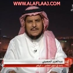 بلدية الأحمر تستكمل إنارة طريق الأحمر ليلى بـ 200 عمود إنارة