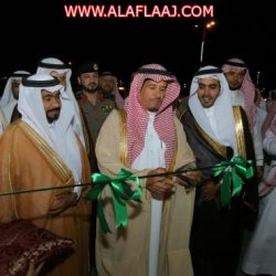 محافظ الخرج يكرم البطل “الخضراني”  أحد أبناء الأفلاج