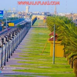وزير الإعلام يفتتح أول دار سينما في السعودية