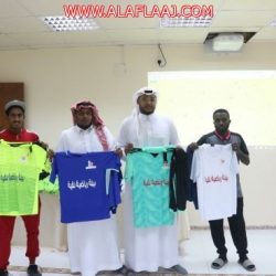 وزير العدل يكرم الشيخ فهد الهزاع