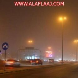 جمعية الأفلاج الخيرية تشحن بطاقات العثيم لمستفيديها .