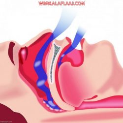 شاهد.. صورة عفوية تجسِّد لفتة أبوية لمعلِّم في الأفلاج مع أحد طلابه