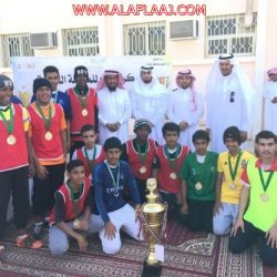 شاهد.. مدير التعليم يرعى احتفال ” بثانوية ليلى ” بطلابها المتفوقون ويشارك أولياء الأمور فرحة النجاح