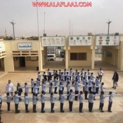 مواطن من ذوي الاحتياجات يقود دراجته بطريقة عكسية*