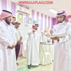 شاهد : في يوم السعادة 100 وردة من فريق إخاء ترسم الابتسامة