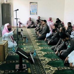 شاهد: بلدية الأفلاج تُزيل ما خلفته العواصف التي اجتاحت مدينة ليلى