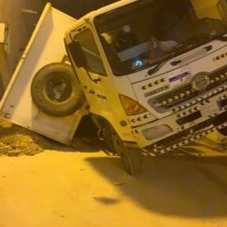 بالصور: “رضاي عنك” هدية والدة معلم بالأفلاج في حفل تقاعده .. الدموع سبقت عبارات الوداع